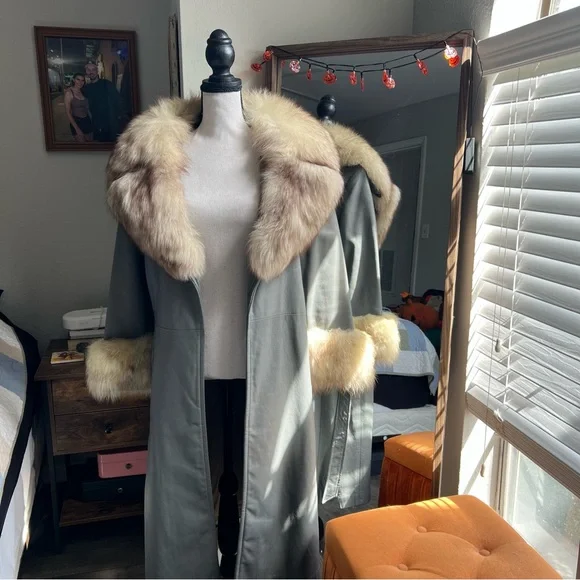 Just Sold: Vintage 1960s Gray Blue Leather Coat with Fox Fur Trim Lane Bryant - Picture 1 of 15